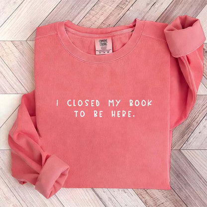 Sweat-shirt pour rat de bibliothèque « Je ferme mon livre pour être ici »