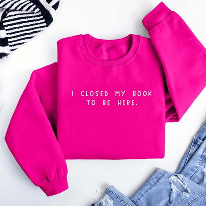 Sweat-shirt pour rat de bibliothèque « Je ferme mon livre pour être ici »