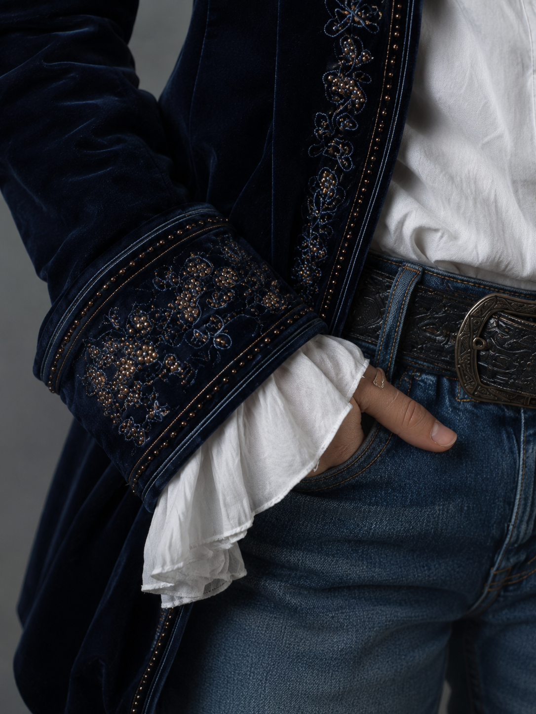 Erica | Veste longue en velours brodé