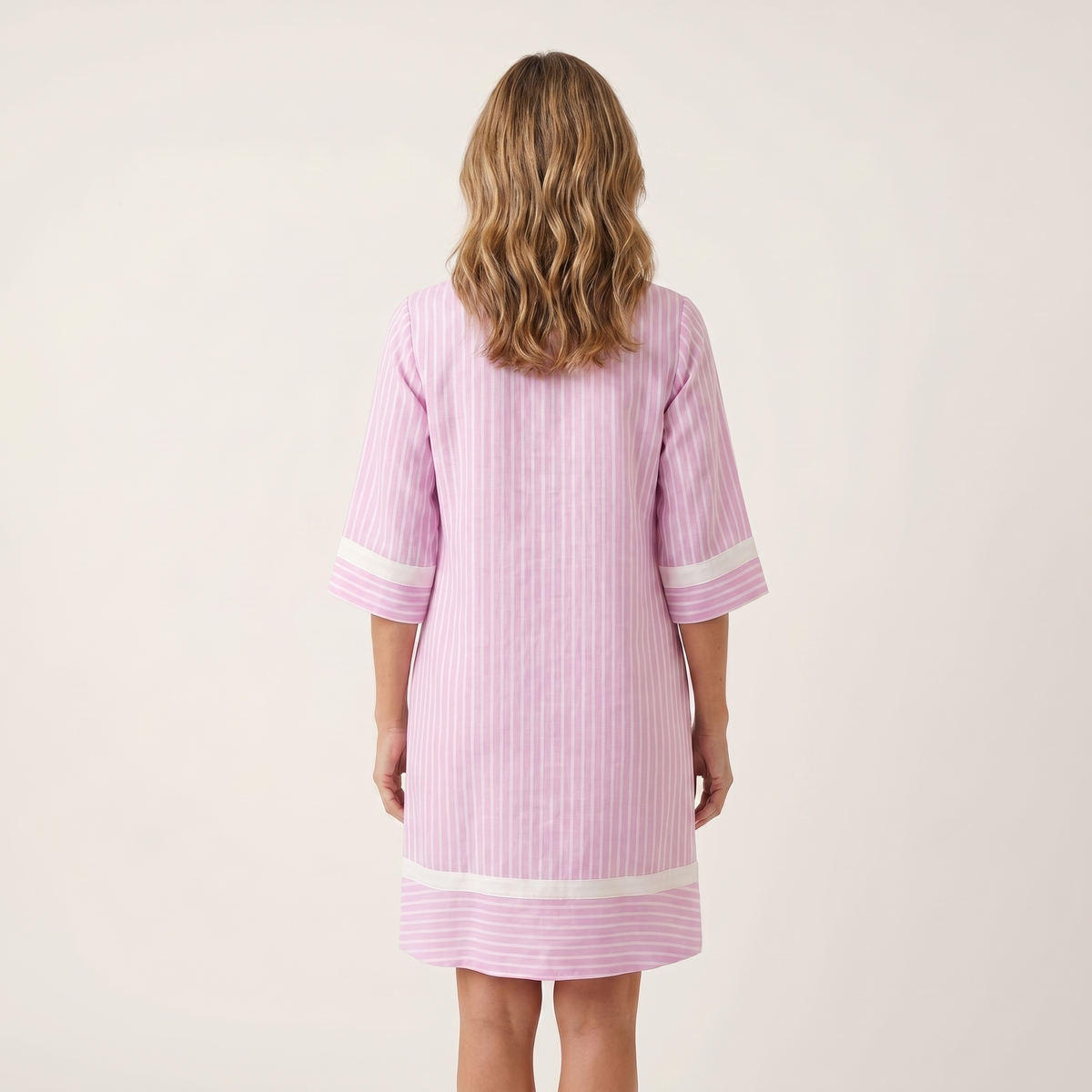 Sanina | Robe droite en coton à rayures, encolure en V et bordure contrastante